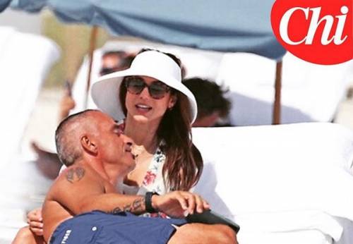 "È solo un'amica". Eros non si è fidanzato